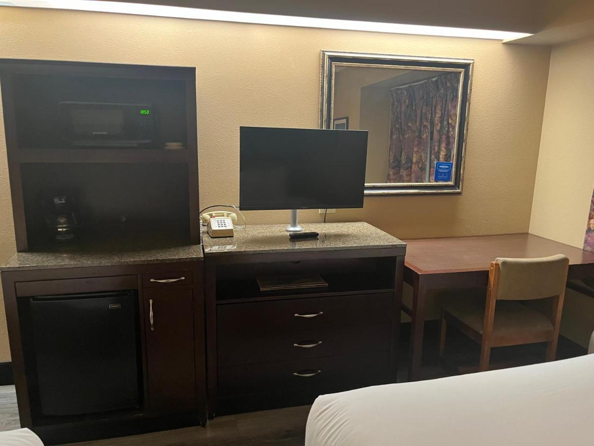 Americas Best Value Inn Калиспел Екстериор снимка