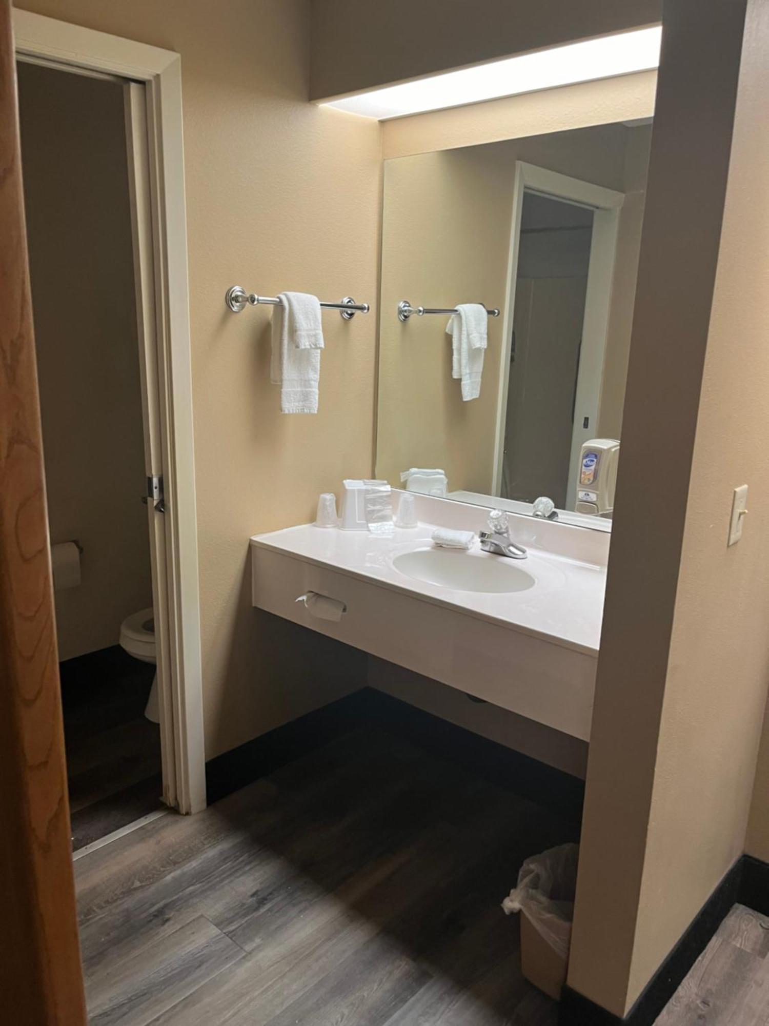 Americas Best Value Inn Калиспел Екстериор снимка