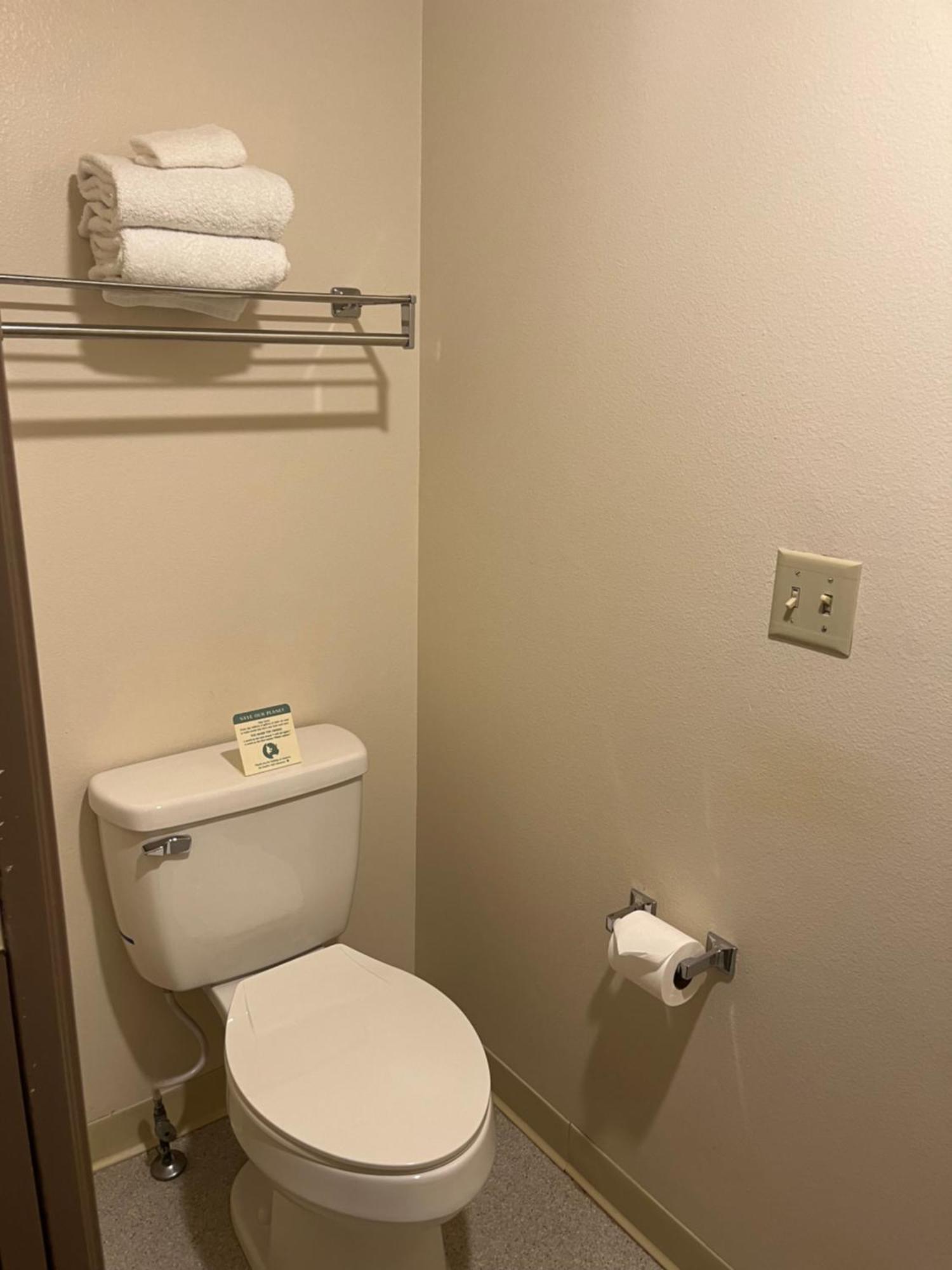 Americas Best Value Inn Калиспел Екстериор снимка
