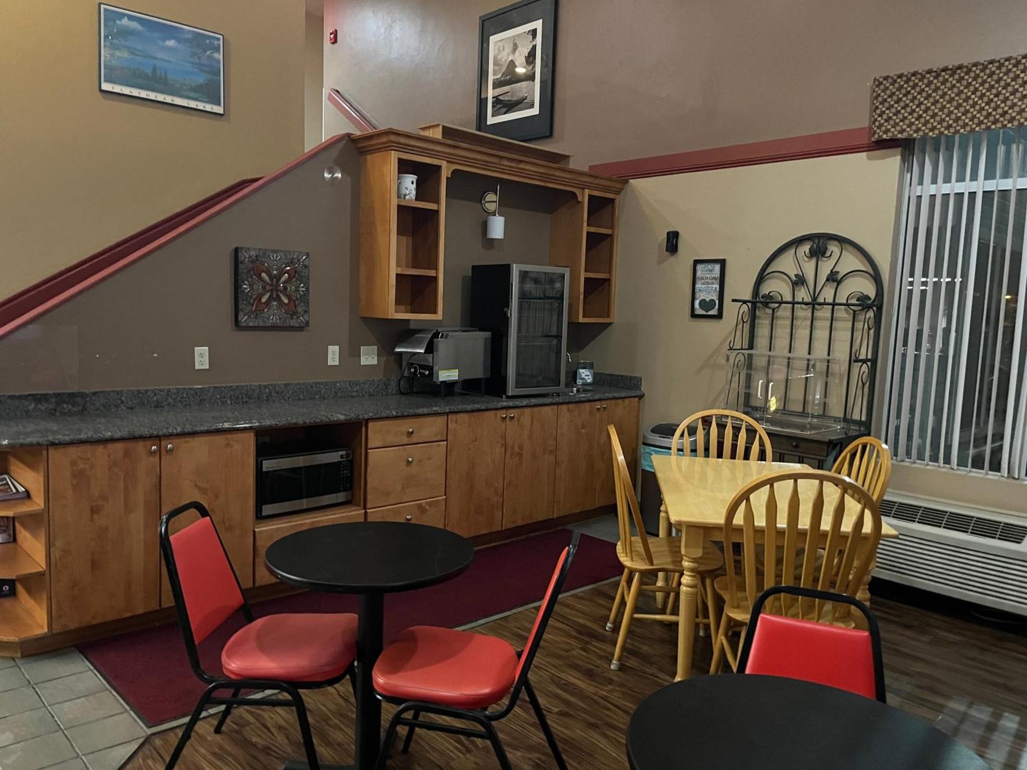 Americas Best Value Inn Калиспел Екстериор снимка