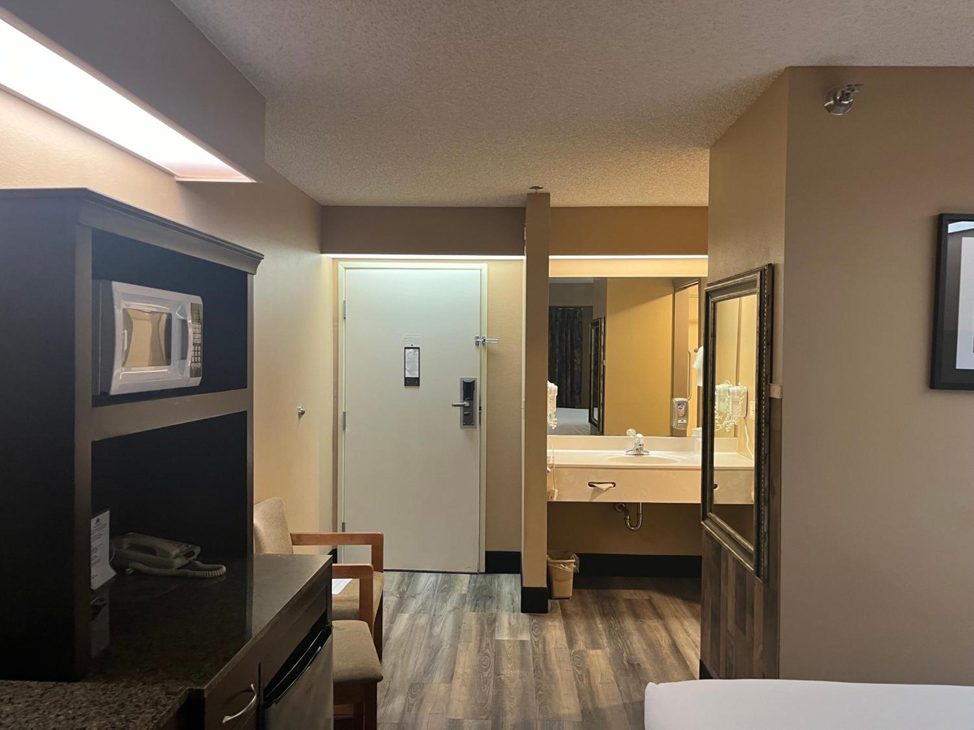 Americas Best Value Inn Калиспел Екстериор снимка