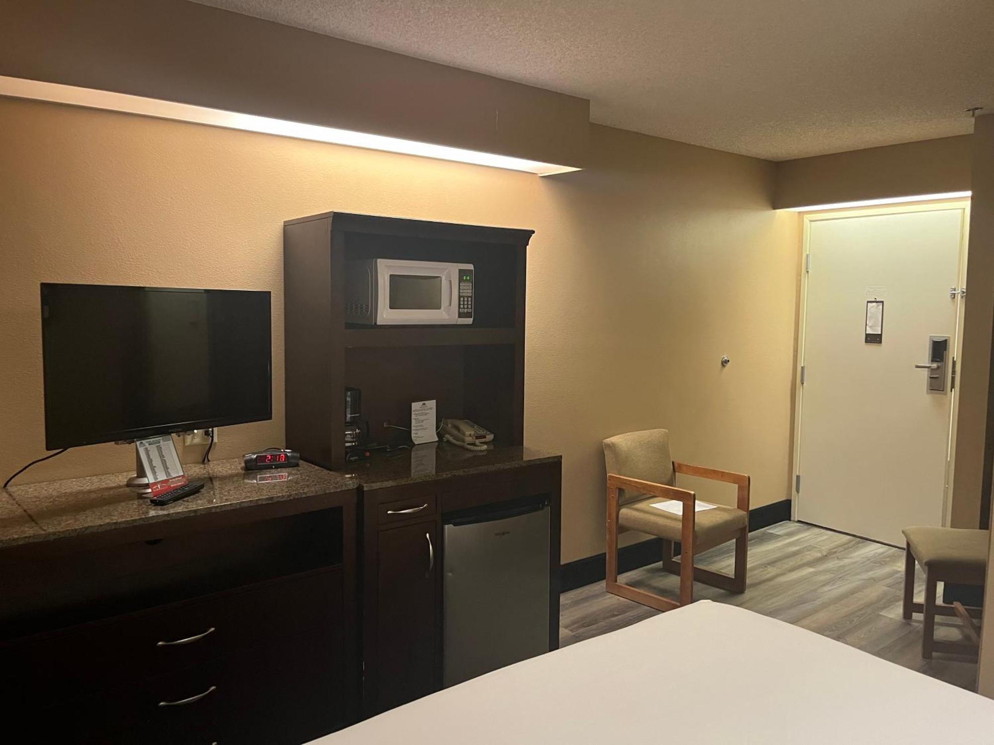 Americas Best Value Inn Калиспел Екстериор снимка