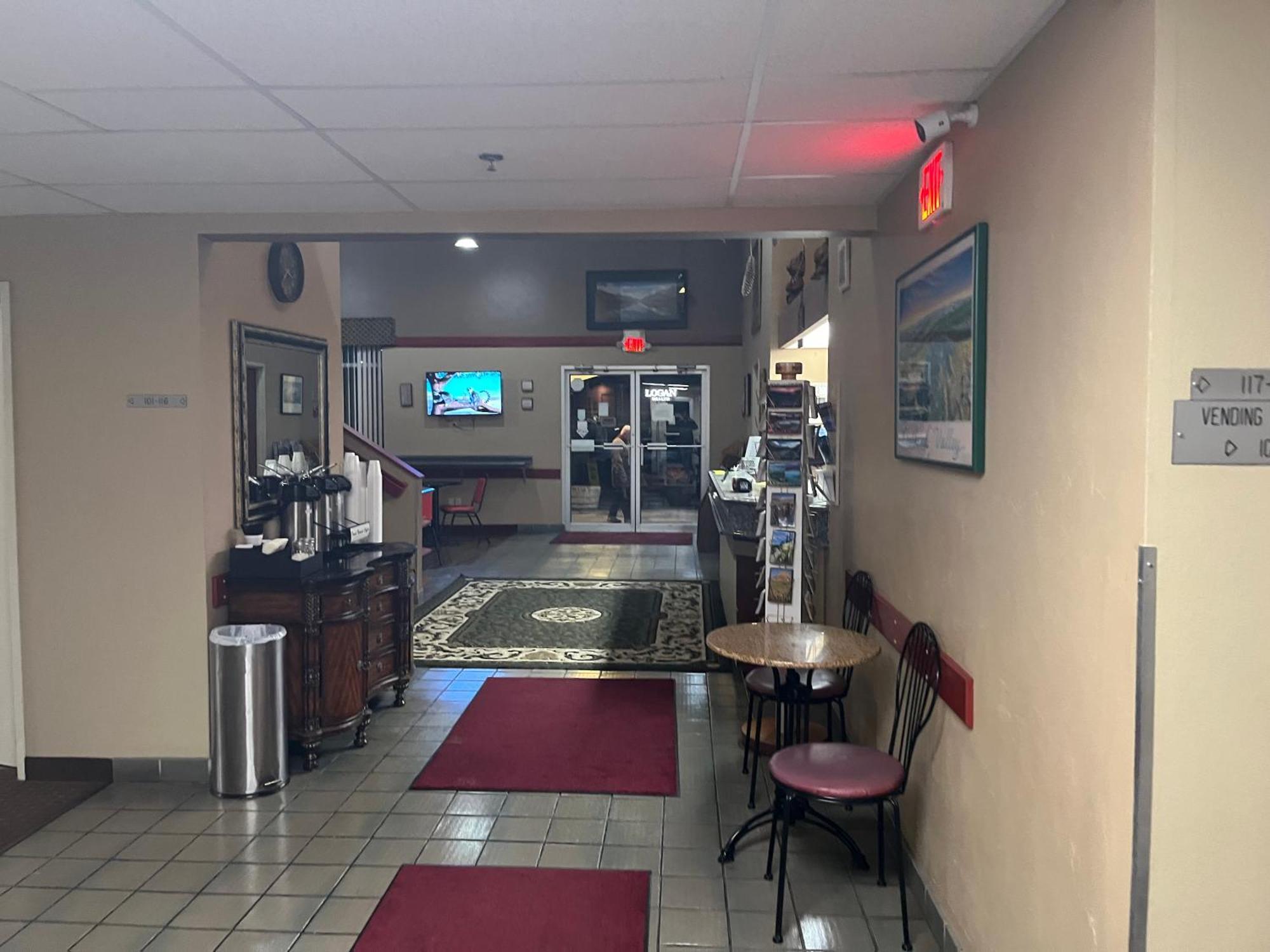 Americas Best Value Inn Калиспел Екстериор снимка