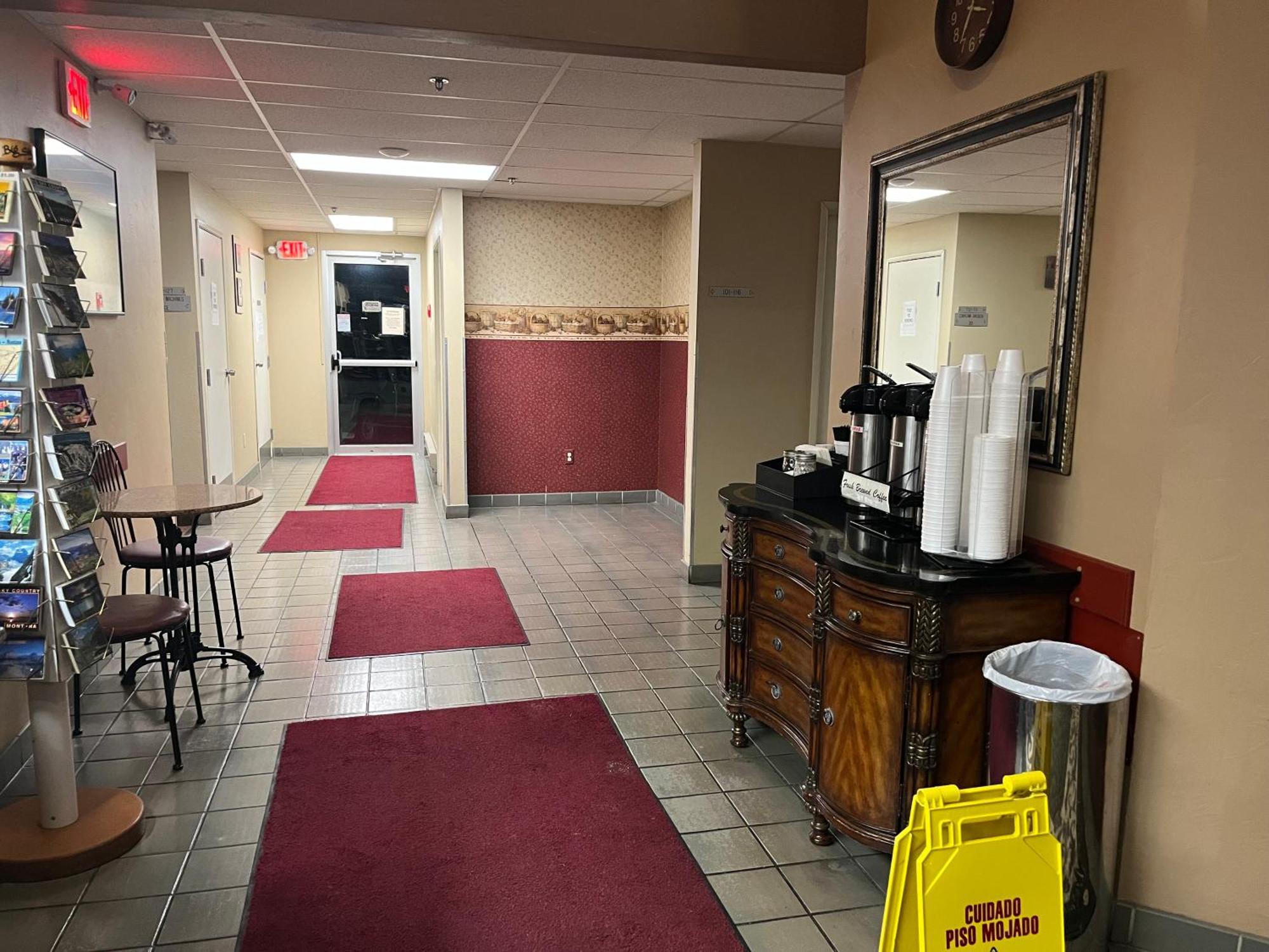 Americas Best Value Inn Калиспел Екстериор снимка