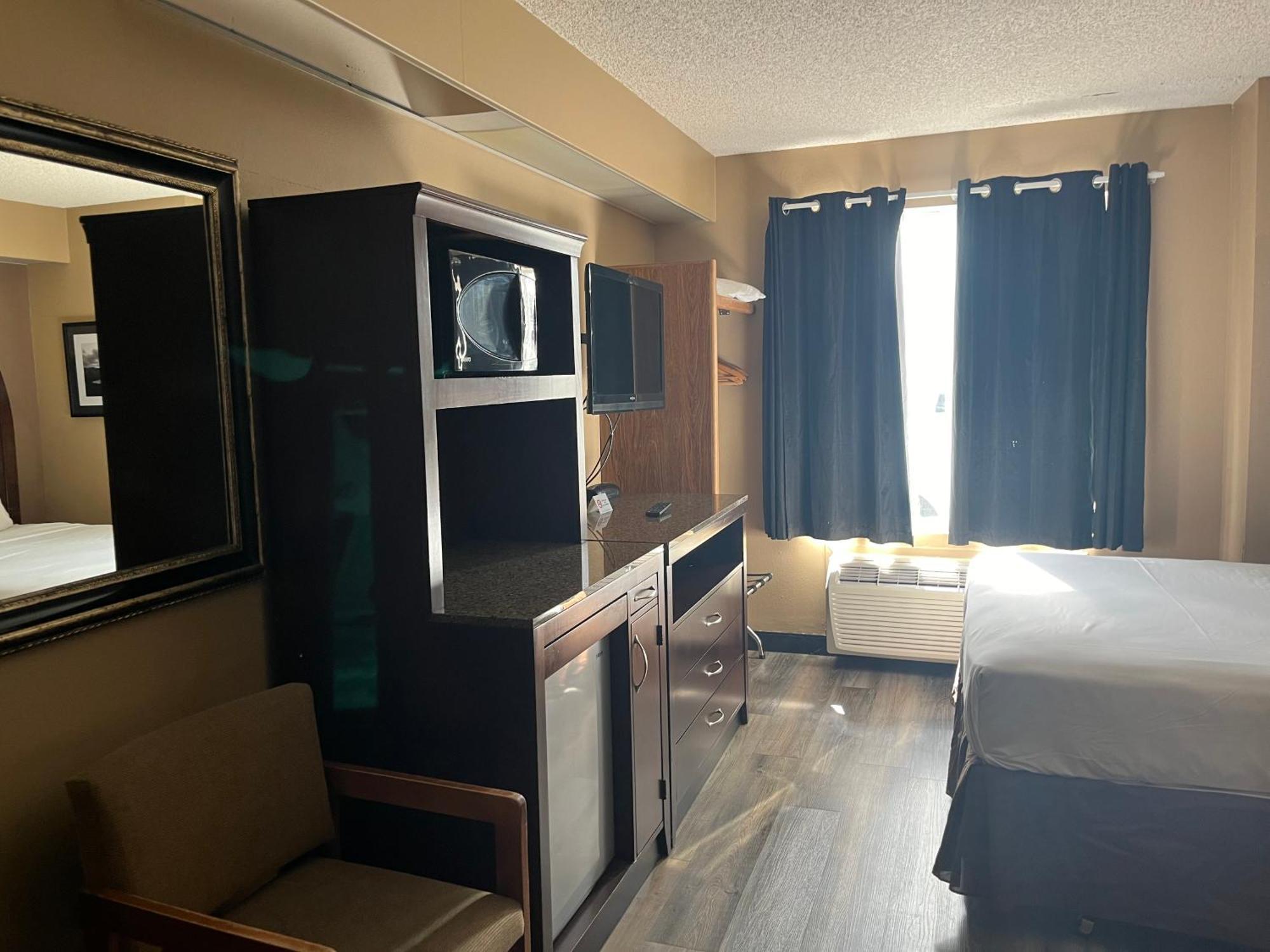 Americas Best Value Inn Калиспел Екстериор снимка