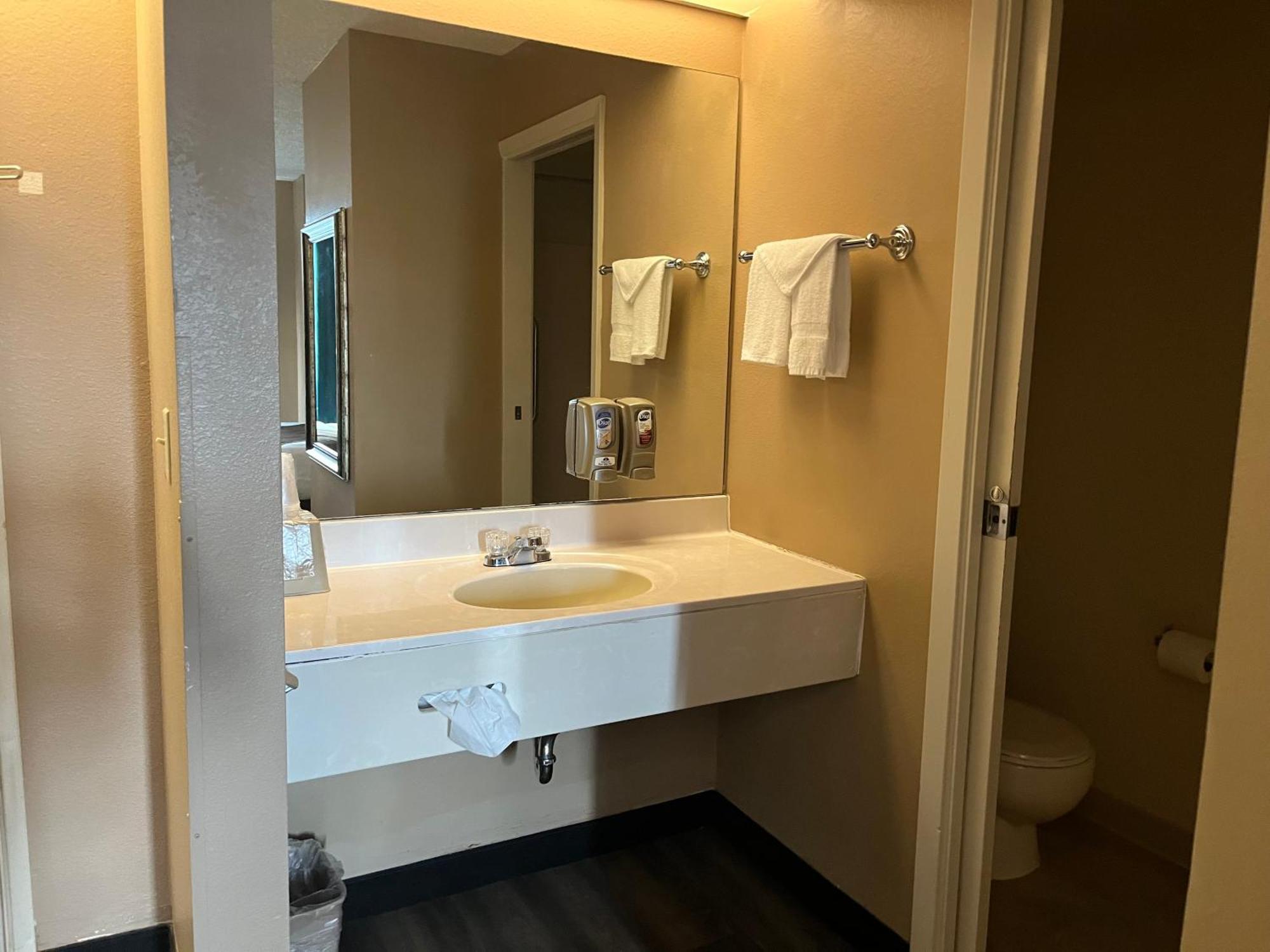 Americas Best Value Inn Калиспел Екстериор снимка