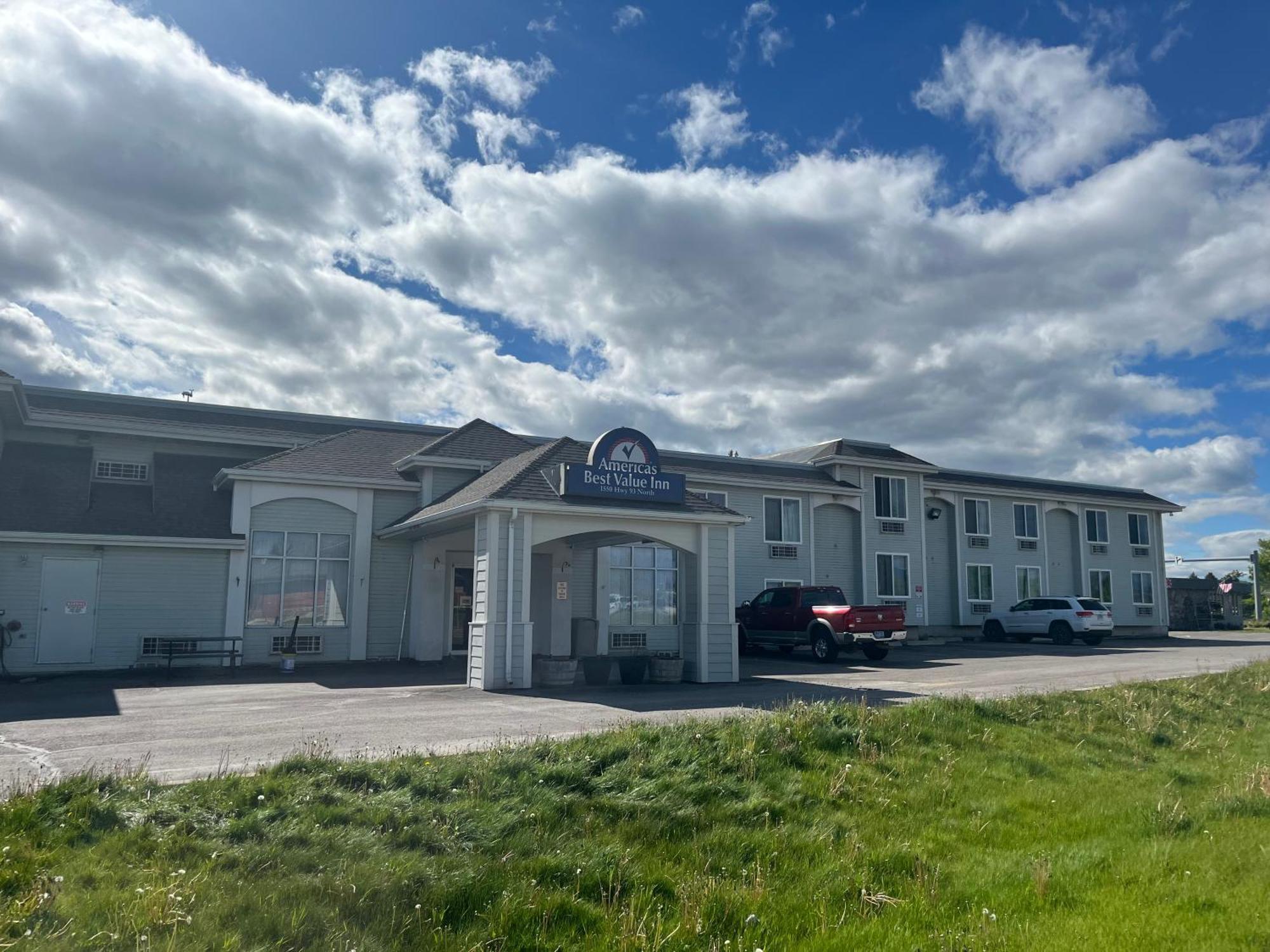 Americas Best Value Inn Калиспел Екстериор снимка